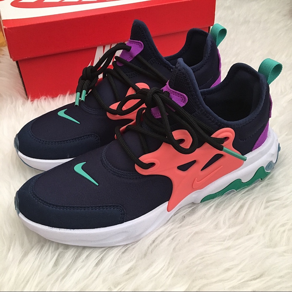 Nike React Presto Women’s Sneakers - Picture 2 of 6